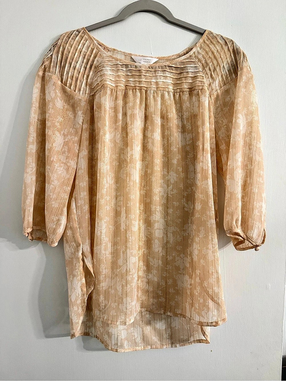 Lauren Conrad Floral Blouse in Beige & White Size Medium Like New